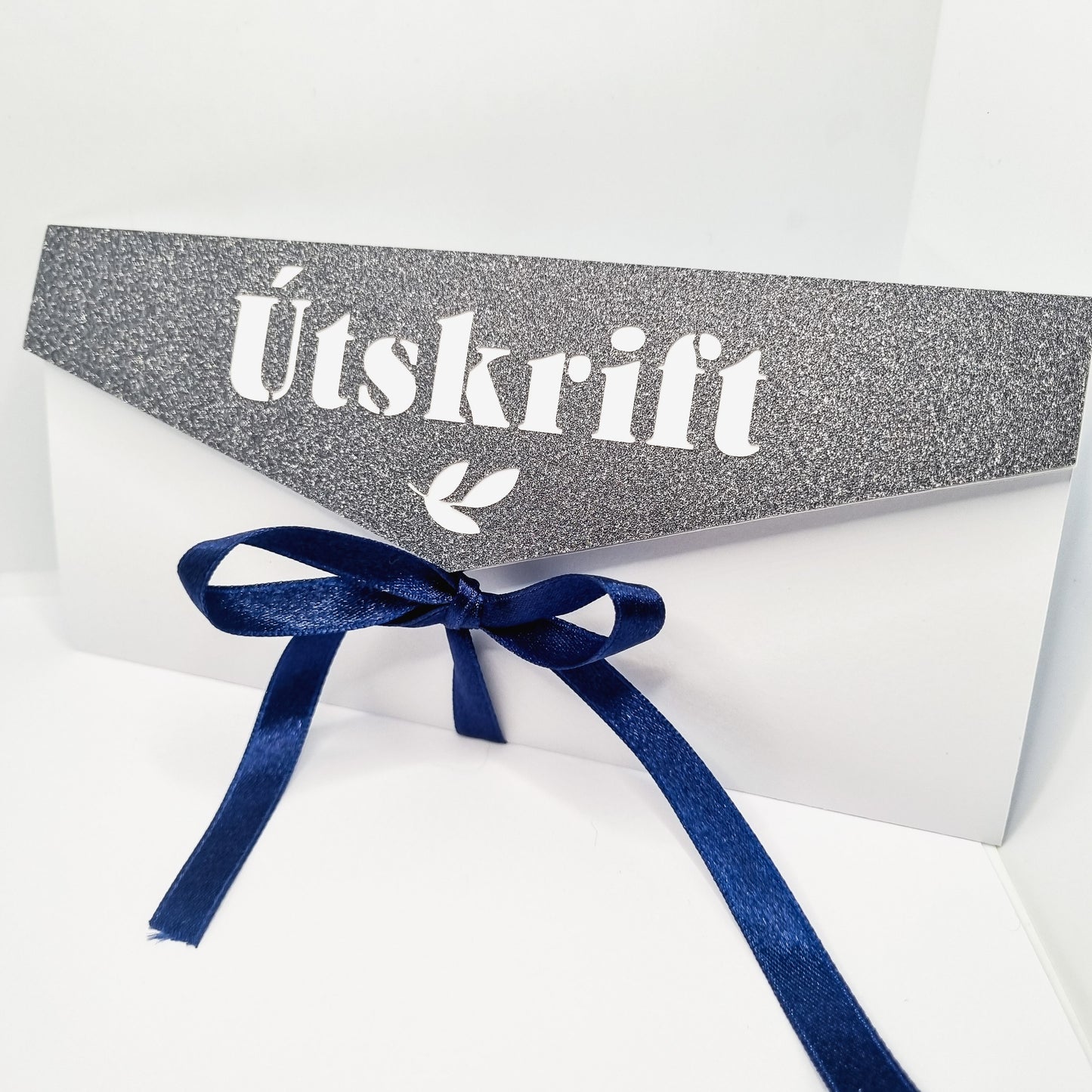 Peningakort útskorin
