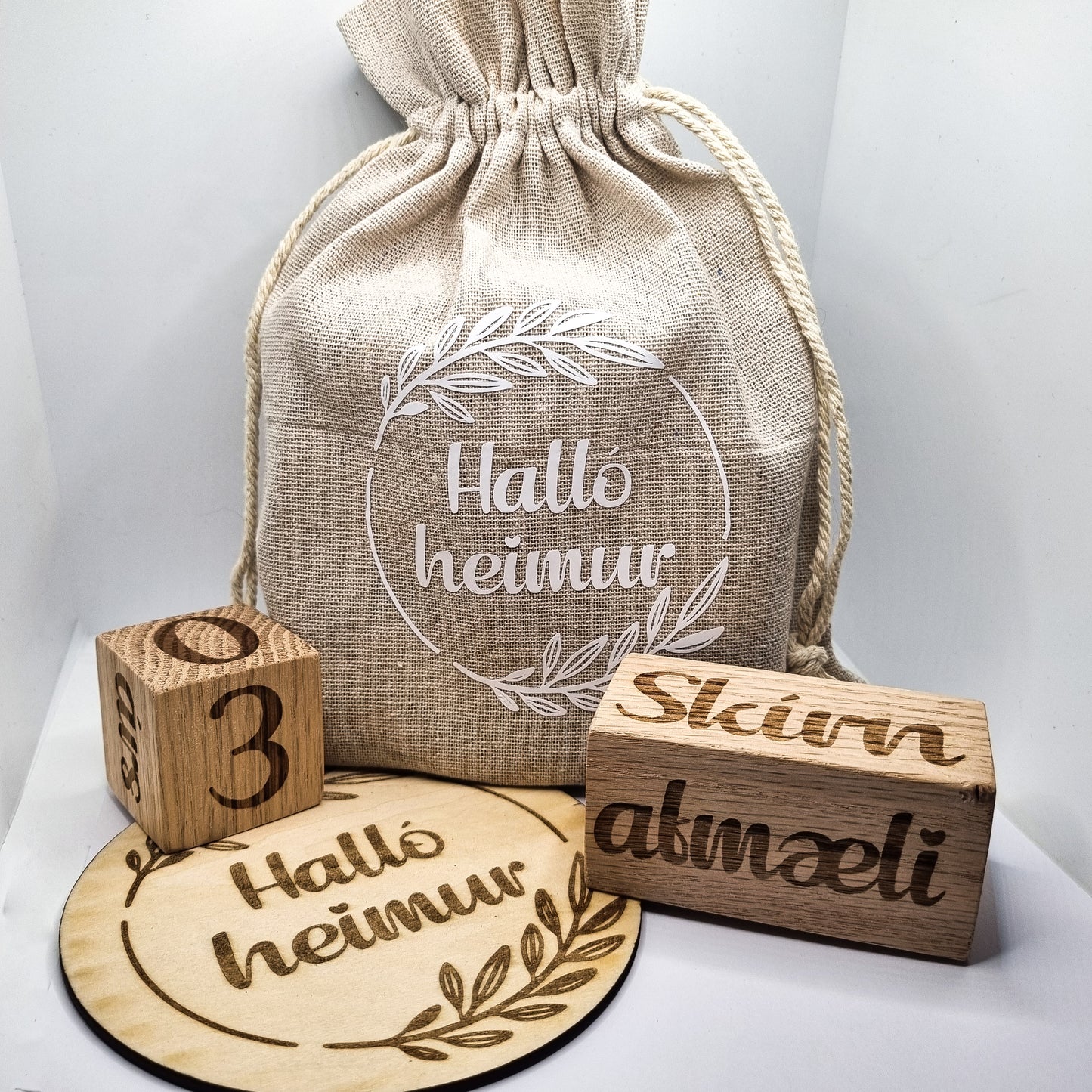 "Halló heimur" kubbar
