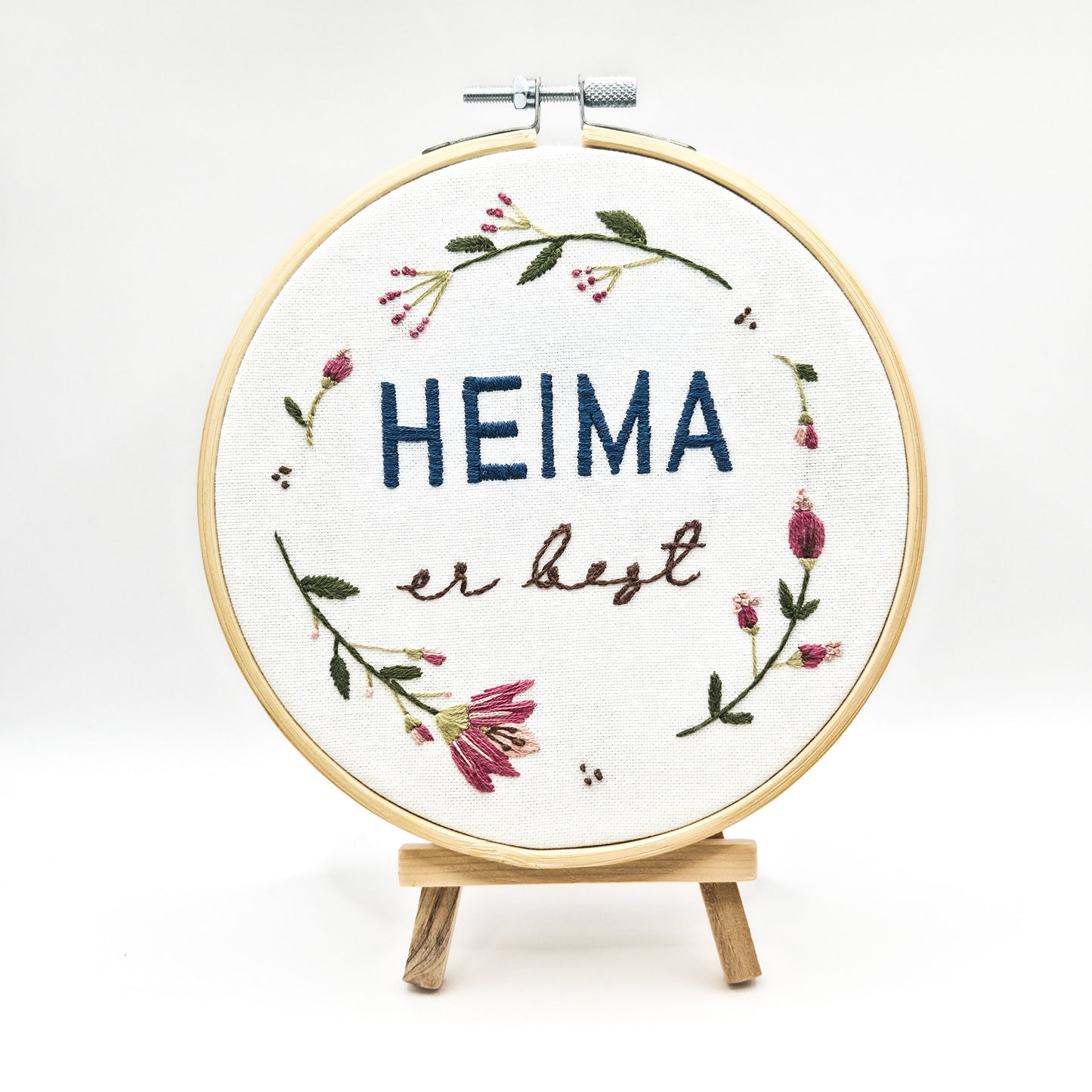 Útsaumsmynd - Heima er best