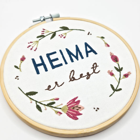 Útsaumsmynd - Heima er best