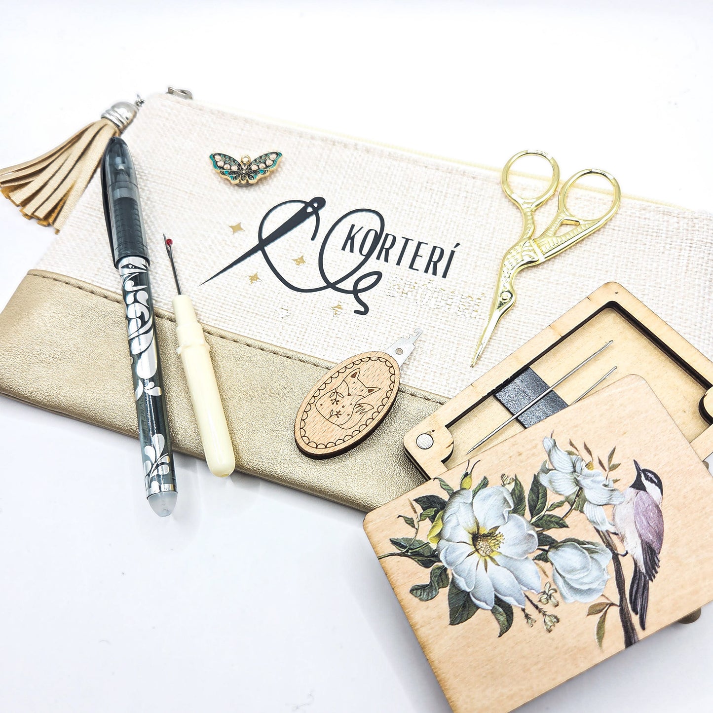 Bróderítaska með útsaumshlutum